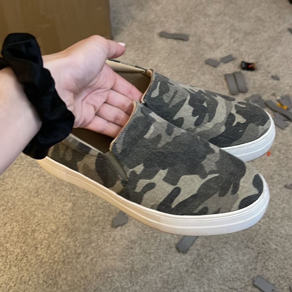 8 Camo Camouflage Slip on Platform Sneakers - Picture 2 of 8